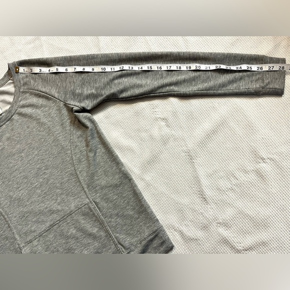 Fabletics Women’s Gray Pullover Long Sleeve Top w Front Pocket Size XS - Picture 7 of 11